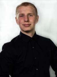 Eine Person mit freundlichem Allerweltsgesicht.