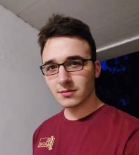 Eine Person mit geheimnisvollem Allerweltsgesicht.